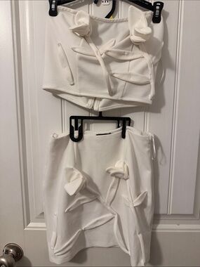 Kiwi Club White Floral Appliqué Two-Piece Skirt Set size small